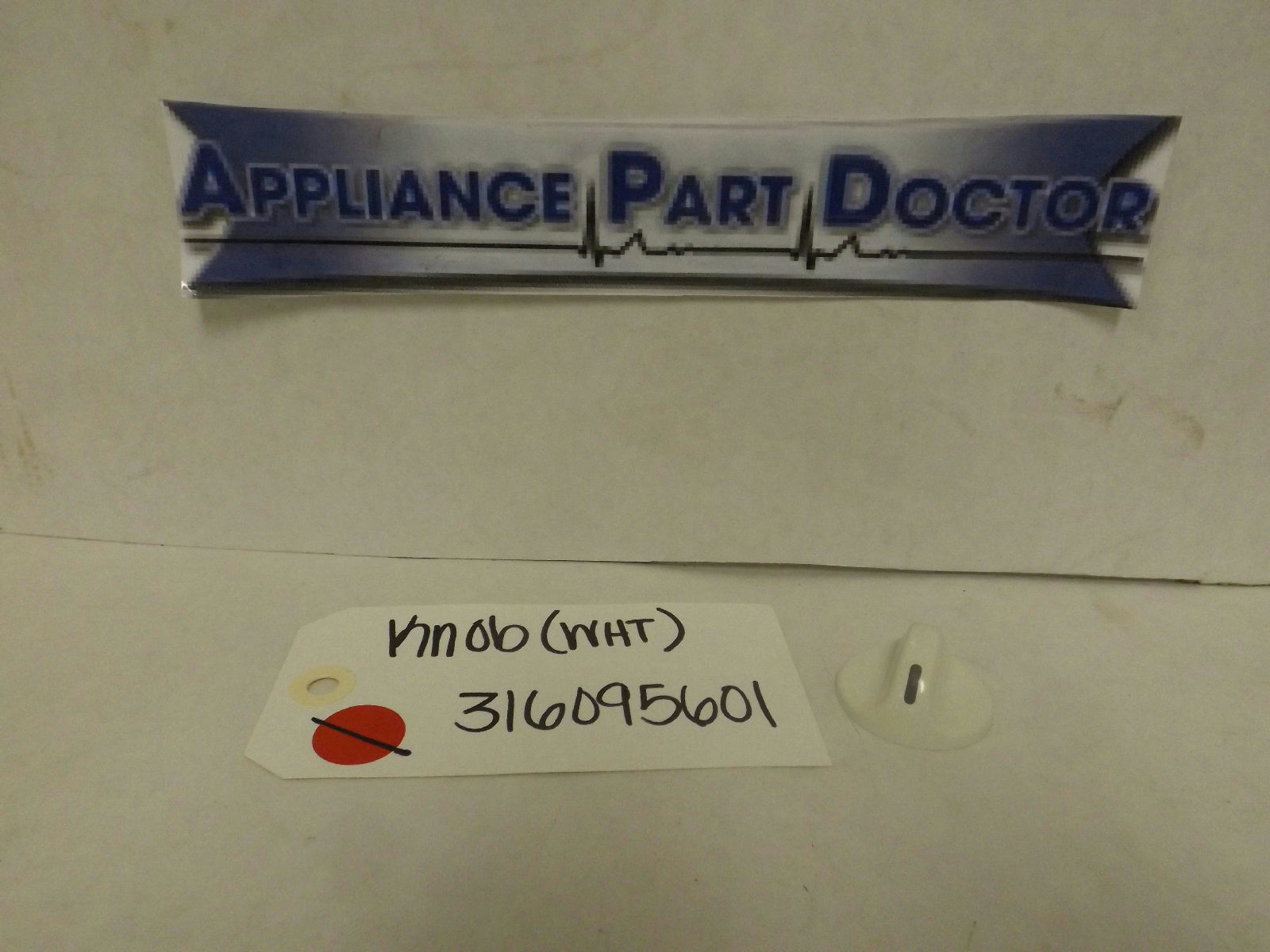 KENMORE FRIGIDAIRE STOVE 316095601 KNOB (WHT) USED KENMORE FRIGIDAIRE STOVE 316095601 KNOB (WHT) USED